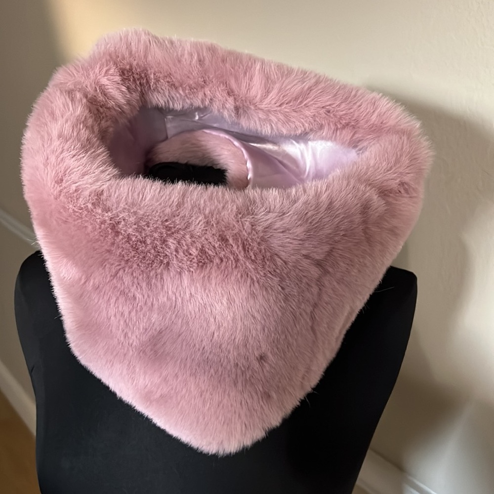 Mauve pink neck warmer